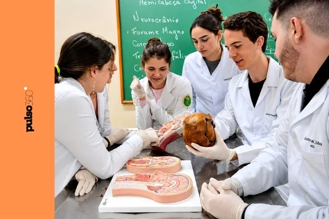 Futuro da Medicina na Ulbra: nova matriz curricular une IA, prática antecipada, internacionalização e internato de dois anos e meio